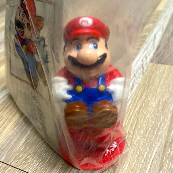Nintendo Mario Brothers 3 vintage McDonald’s Toy Mario on pop up toy display - Picture 2 of 9